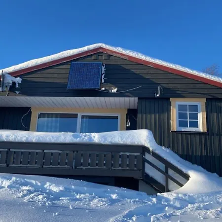 In The Mountain, With Solar Energy بيت للعطل